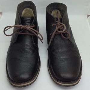 UGG Men's Dark Brown Leather Chukka Boots with Lace-Up Size 10